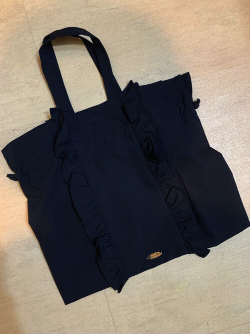 専用アメノチハレ ネイビー ポンチョ フリル付き 綺麗」も「上品」もあきらめない。Ame no chi Hareの撥水ネイビー